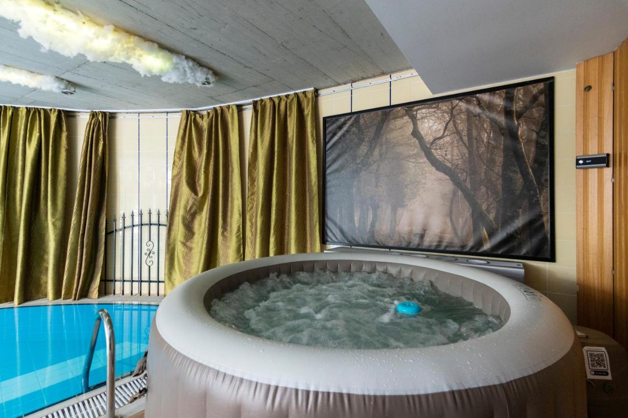 Unique Apartment With Private Pool, Cinema, Spa Praga Esterno foto