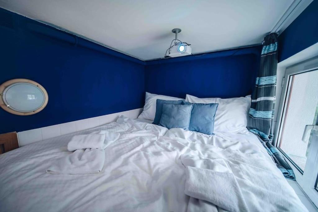 Unique Apartment With Private Pool, Cinema, Spa Praga Esterno foto